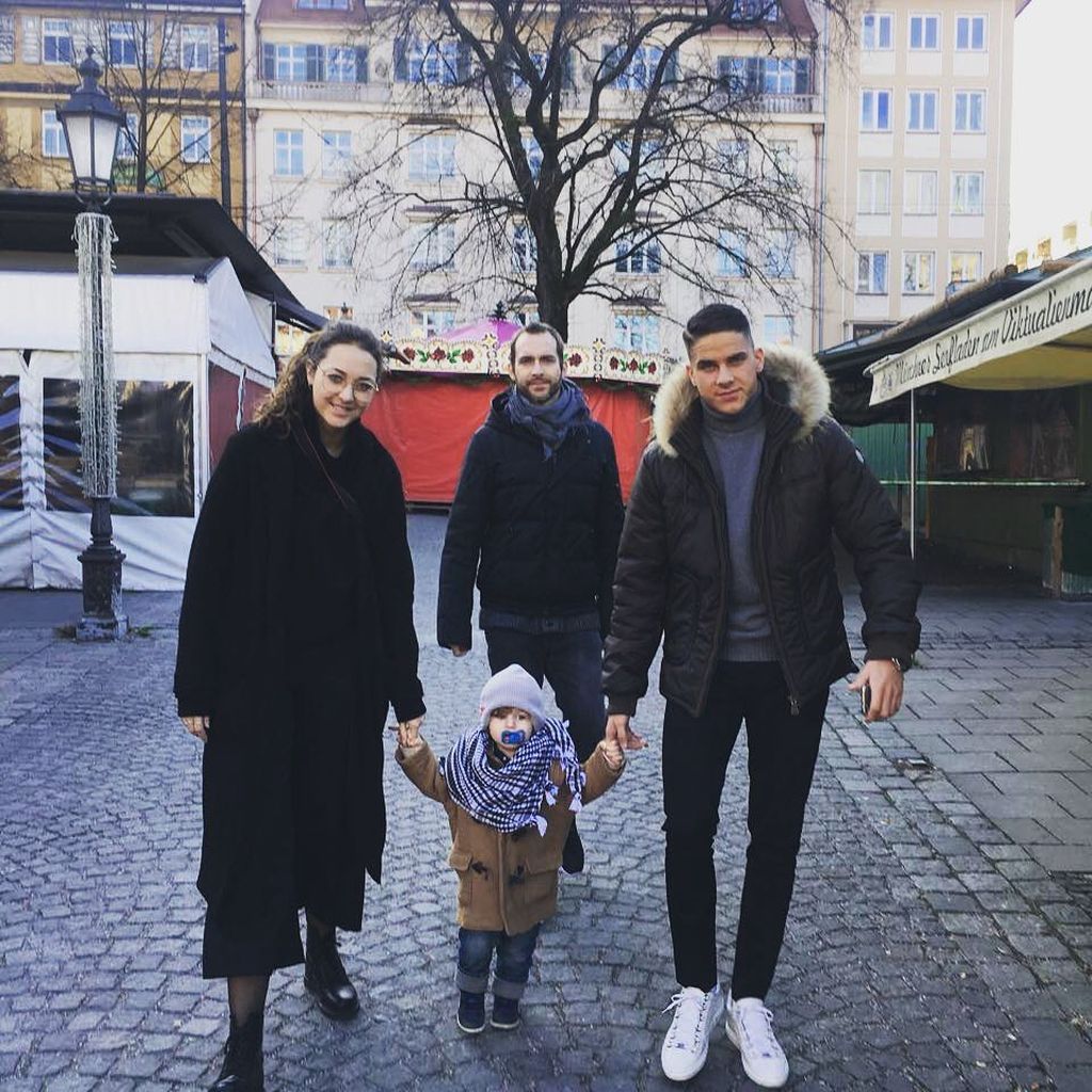 Tim Lobinger mit seinen Kindern Fee, Okkert und Lex Tyger im Dezember 2017