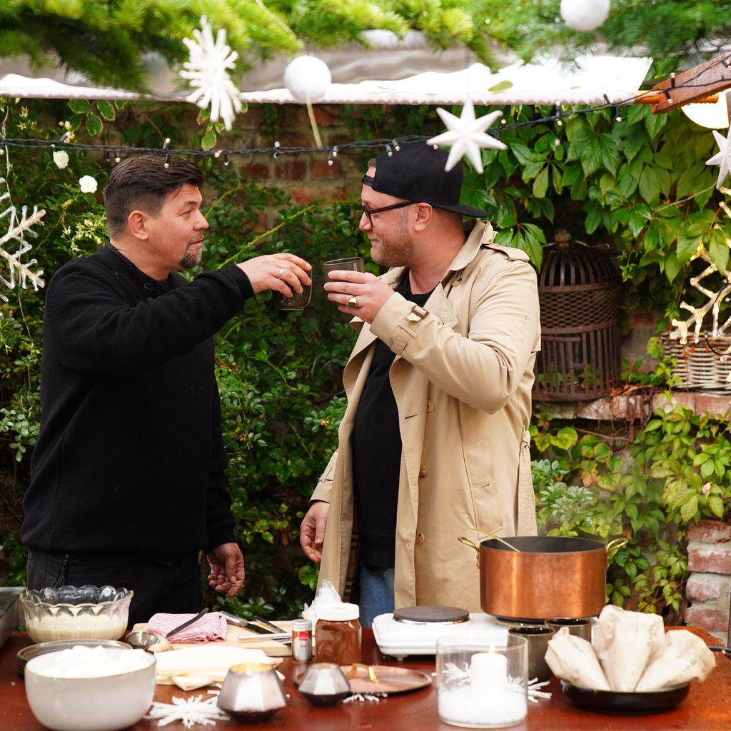 Tim Mälzer und Max Strohe beim "Kitchen Impossible: Weihnachtsspecial"