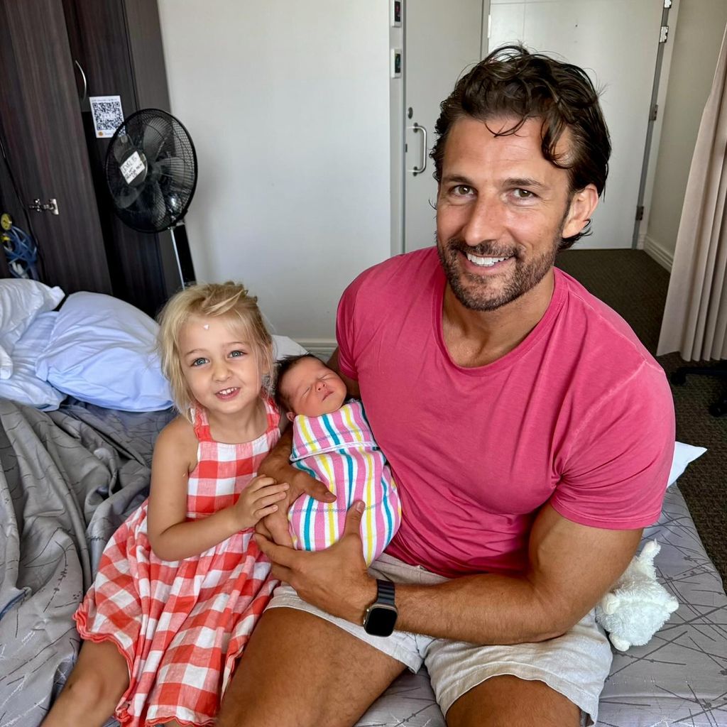 Tim Robards, TV-Bekanntheit mit seinen Töchtern Elle und Ruby