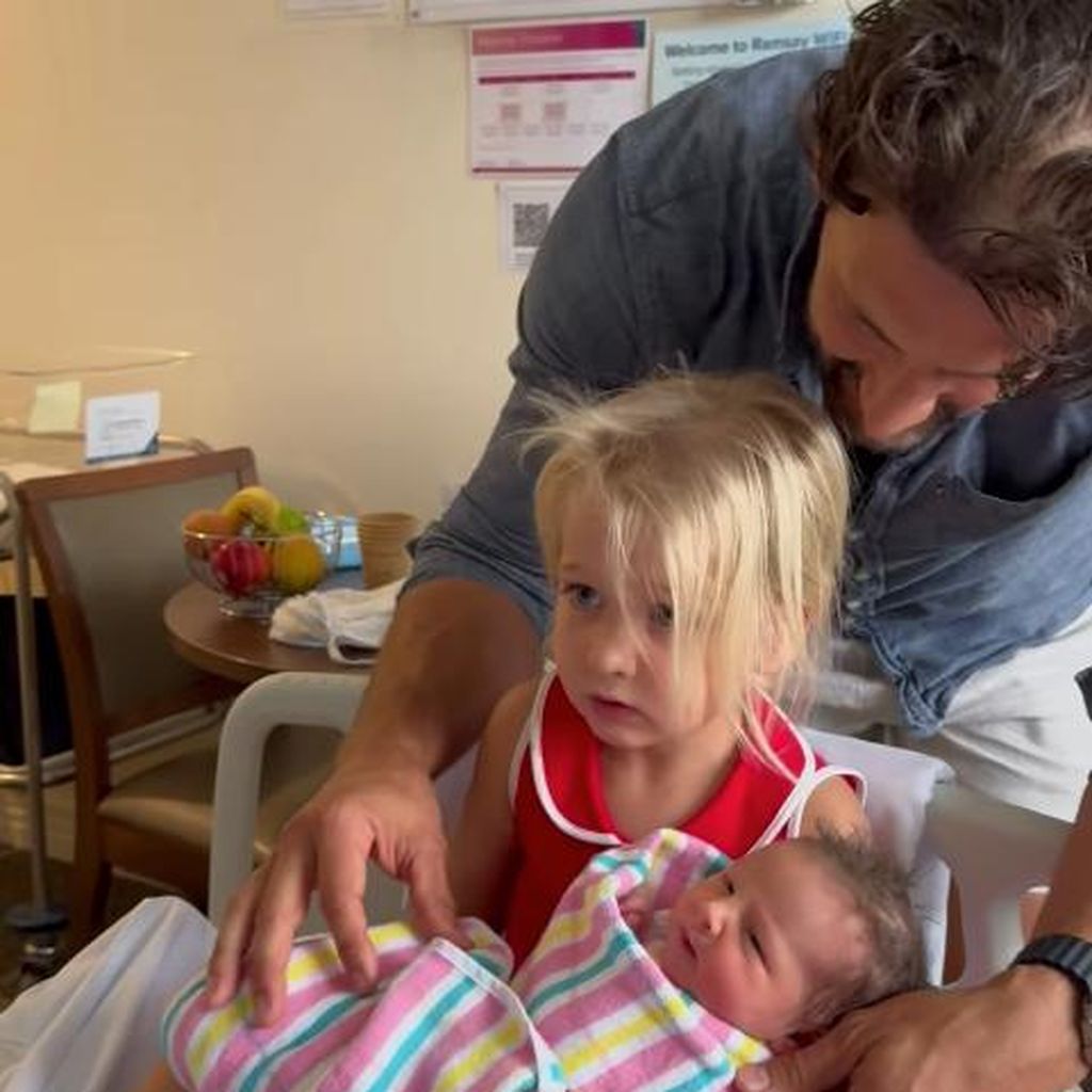 Tim Robards mit seinen Töchtern Elle und Ruby