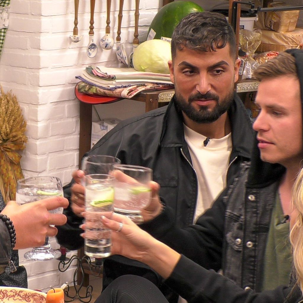 Tim Sandt, Lisha, Lou und Henning Merten im "Sommerhaus der Stars"