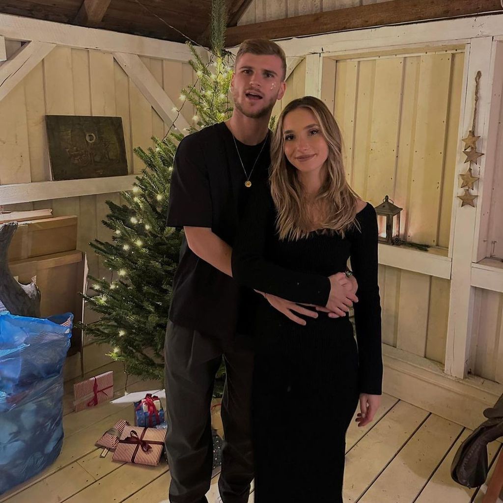 Timo Werner mit seiner Freundin Paula Lense, Dezember 2023