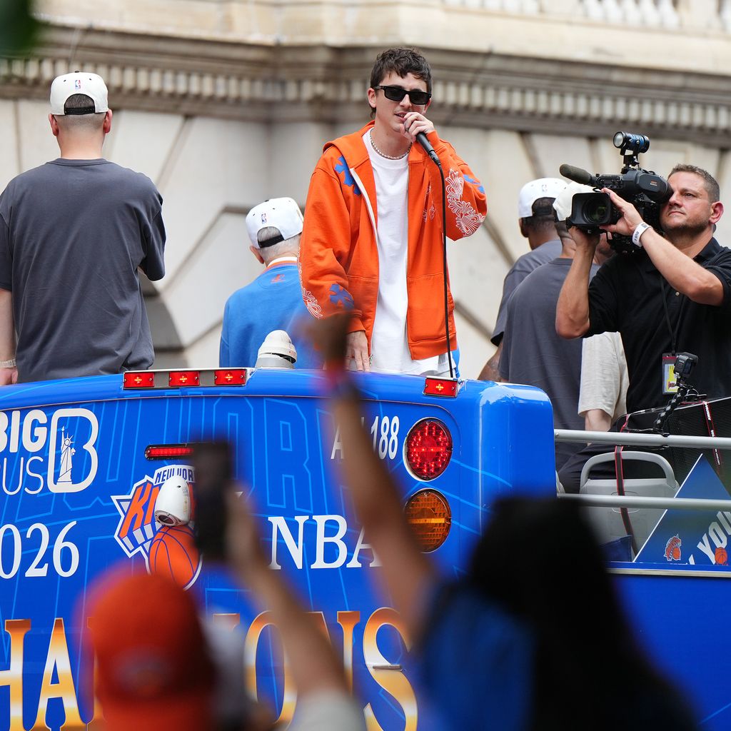 Timothée Chalamet feiert beim Knicks-Ticker-Tape-Parade- und Siegeskorso nach dem NBA-Titel 2026 in New York
