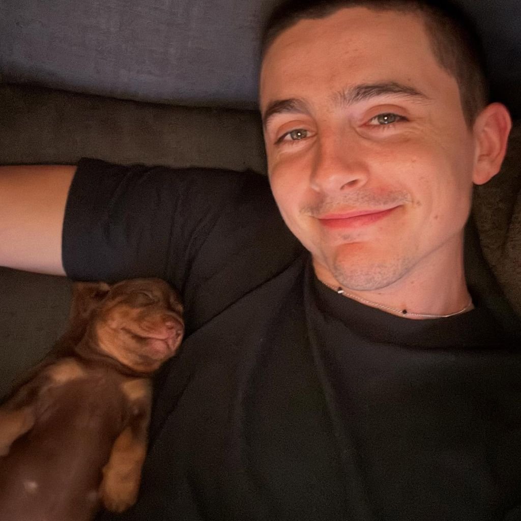 Timothée Chalamet mit seinem Welpen, Dezember 2025