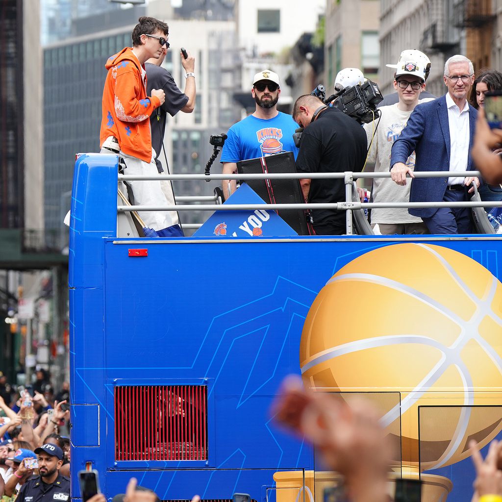 Timothée Chalamet feiert beim Knicks-Ticker-Tape-Parade- und Victory-Rallye nach dem NBA-Titel 2026 in New York City
