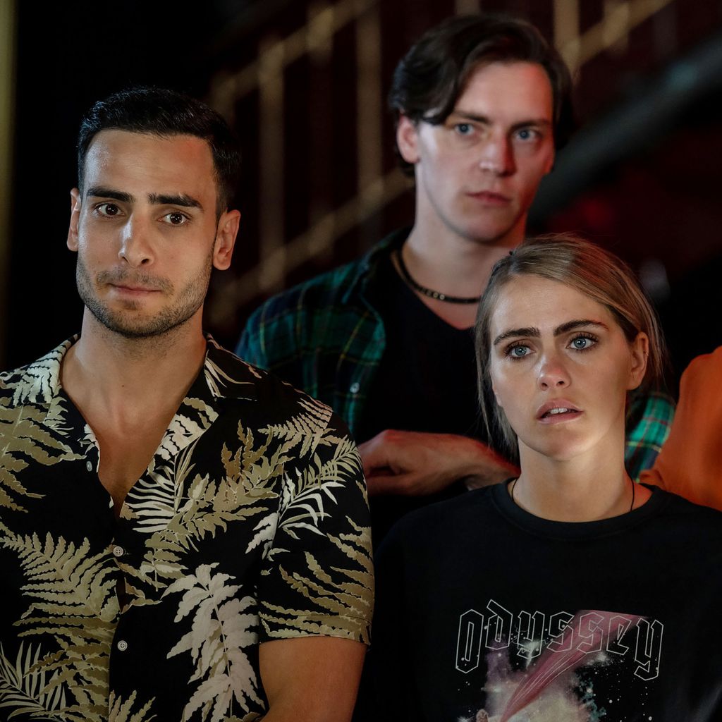 Timur Ülker, Maximilian Schneider, Sarah Mangione und Nico Birnbaum in "Nihat – Alles auf Anfang"