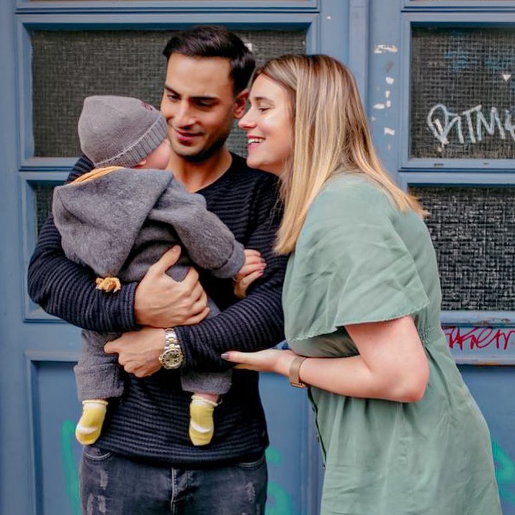 Timur Ülker und seine Freundin Caroline Steinhof mit Söhnchen Ilay