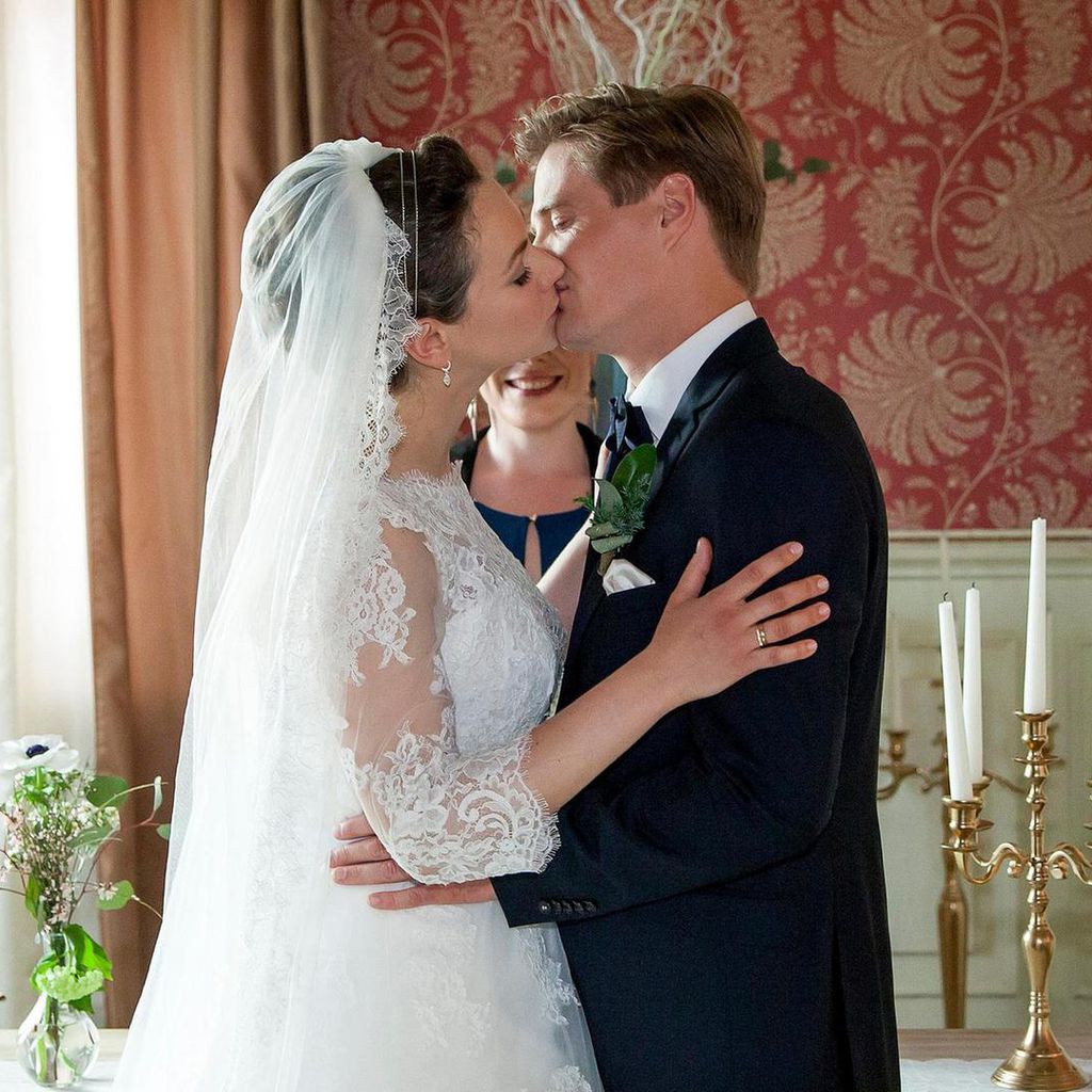 Tina (Christin Balogh) und Ragnar (Jeroen Engelsman) bei ihrer Traumhochzeit in "Sturm der Liebe"