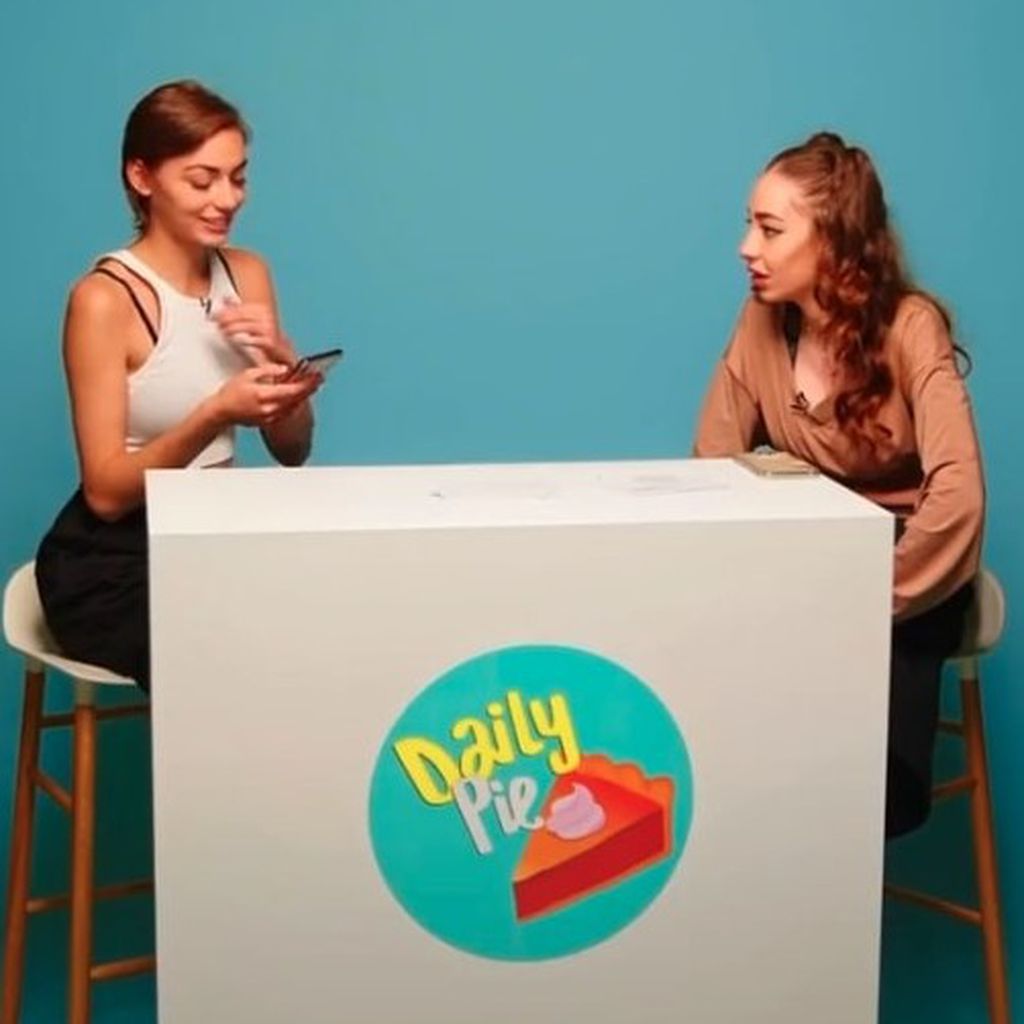 Tina Neumann und Amira Wirth bei der TikTok-Show "Daily Pie"