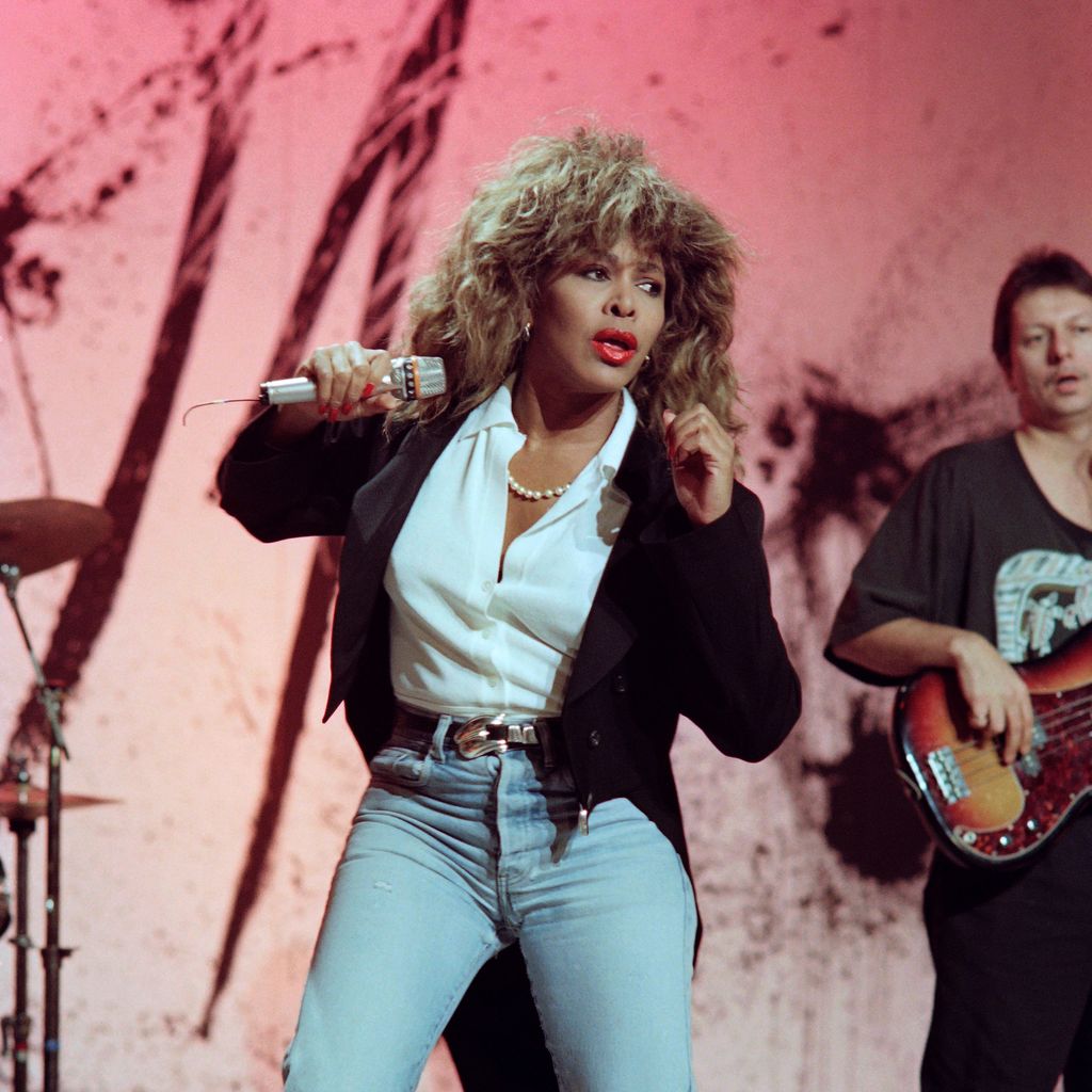 Tina Turner bei einem Auftritt in einer TV-Show, 1989