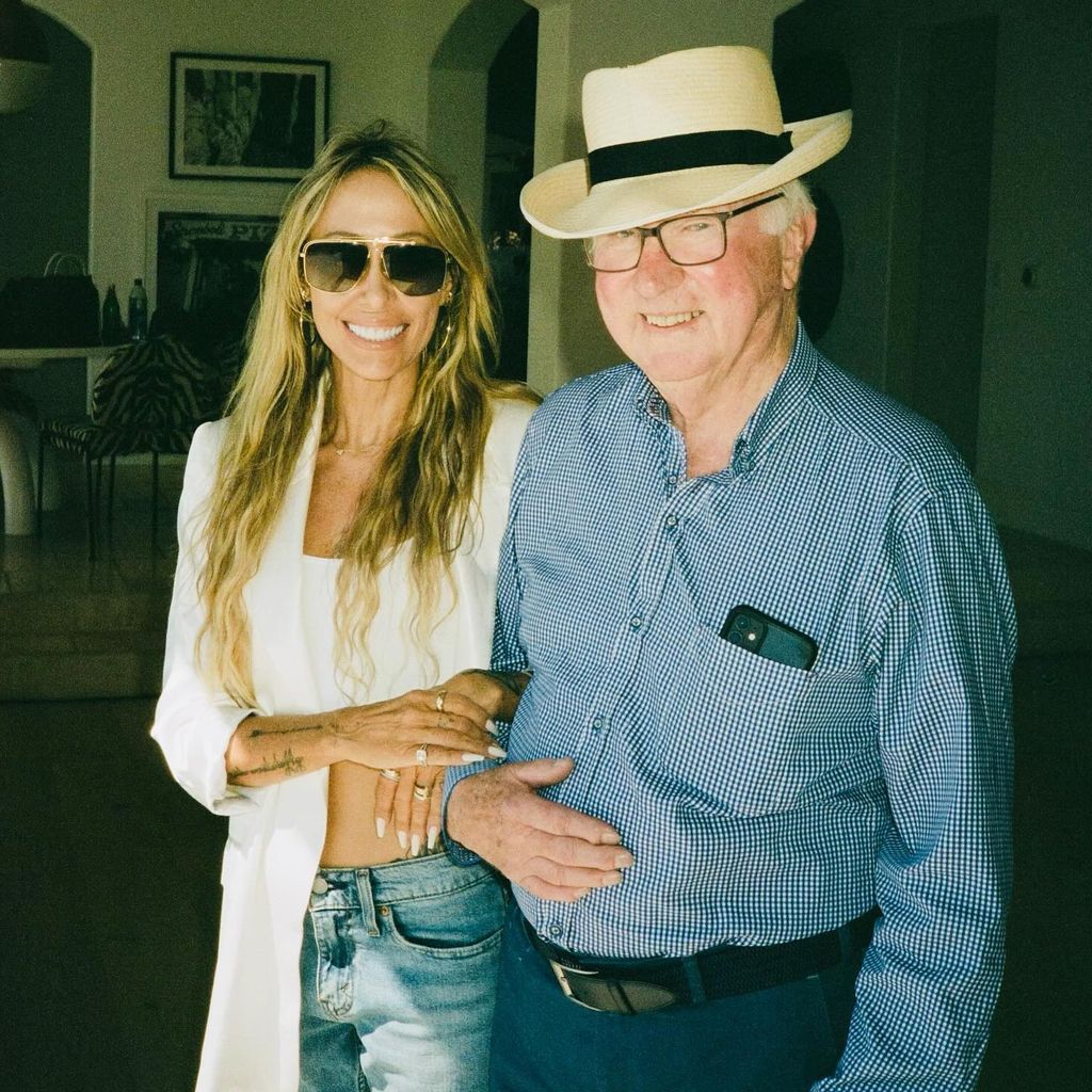 Tish Cyrus, Schauspielerin, mit ihrem Schwiegervater Joe