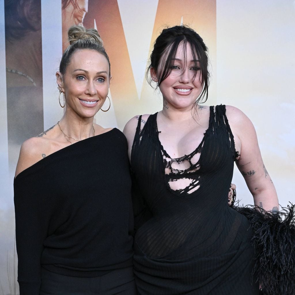 Tish Cyrus und Noah Cyrus bei der Premiere von "Reminders of Him" im Hollywood Legion Theater in Los Angeles