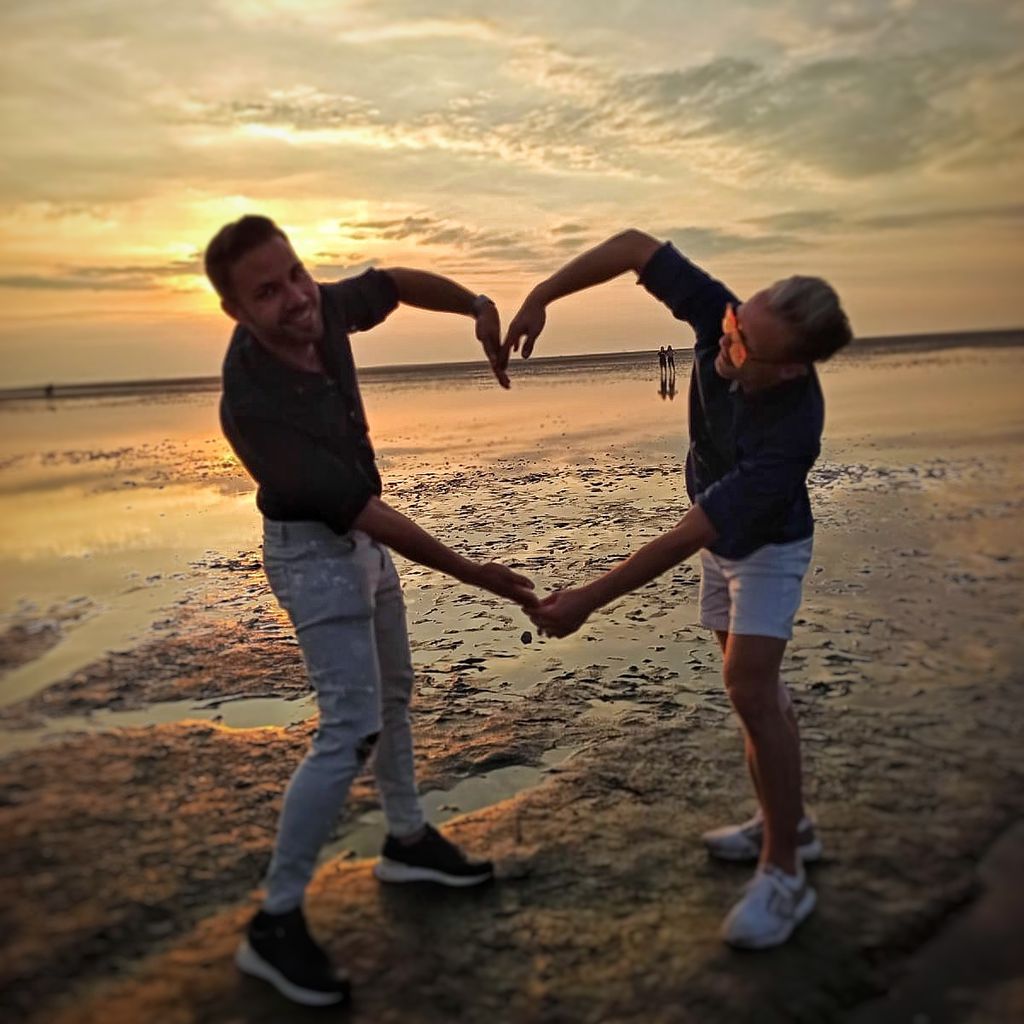 Emil Kusmirek mit seinem Freund Tobi im Urlaub