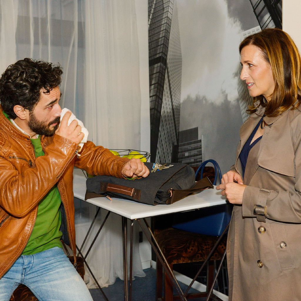 Tobias (Jan Kittmann) und Katrin (Ulrike Frank) in einer Szene bei GZSZ