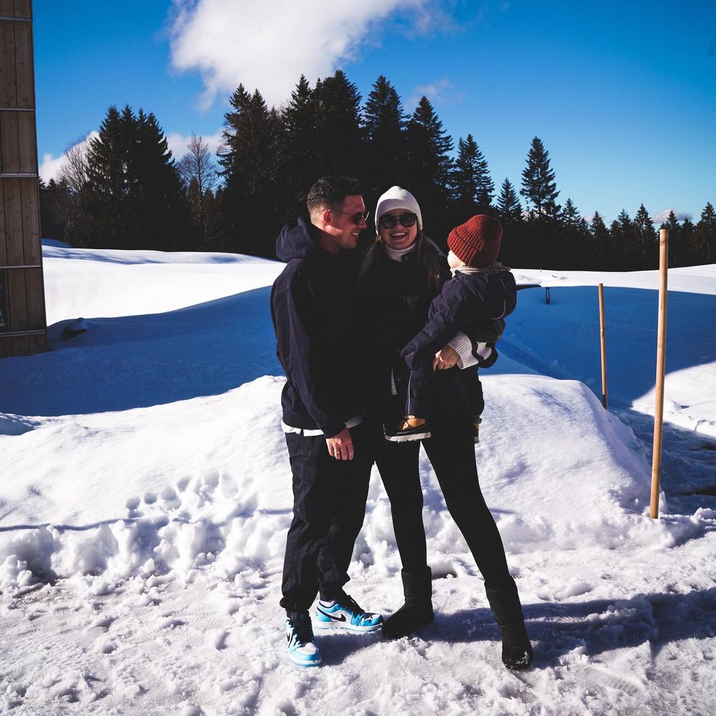 Tobias, Maren und Lyan Wolf im Februar 2022 in Österreich