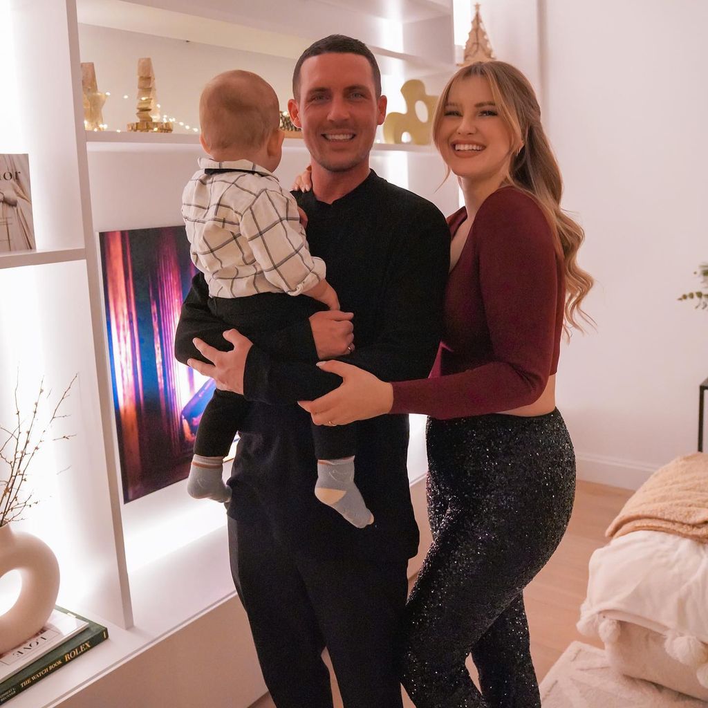 Tobias und Maren Wolf mit ihrem Sohn Lyan