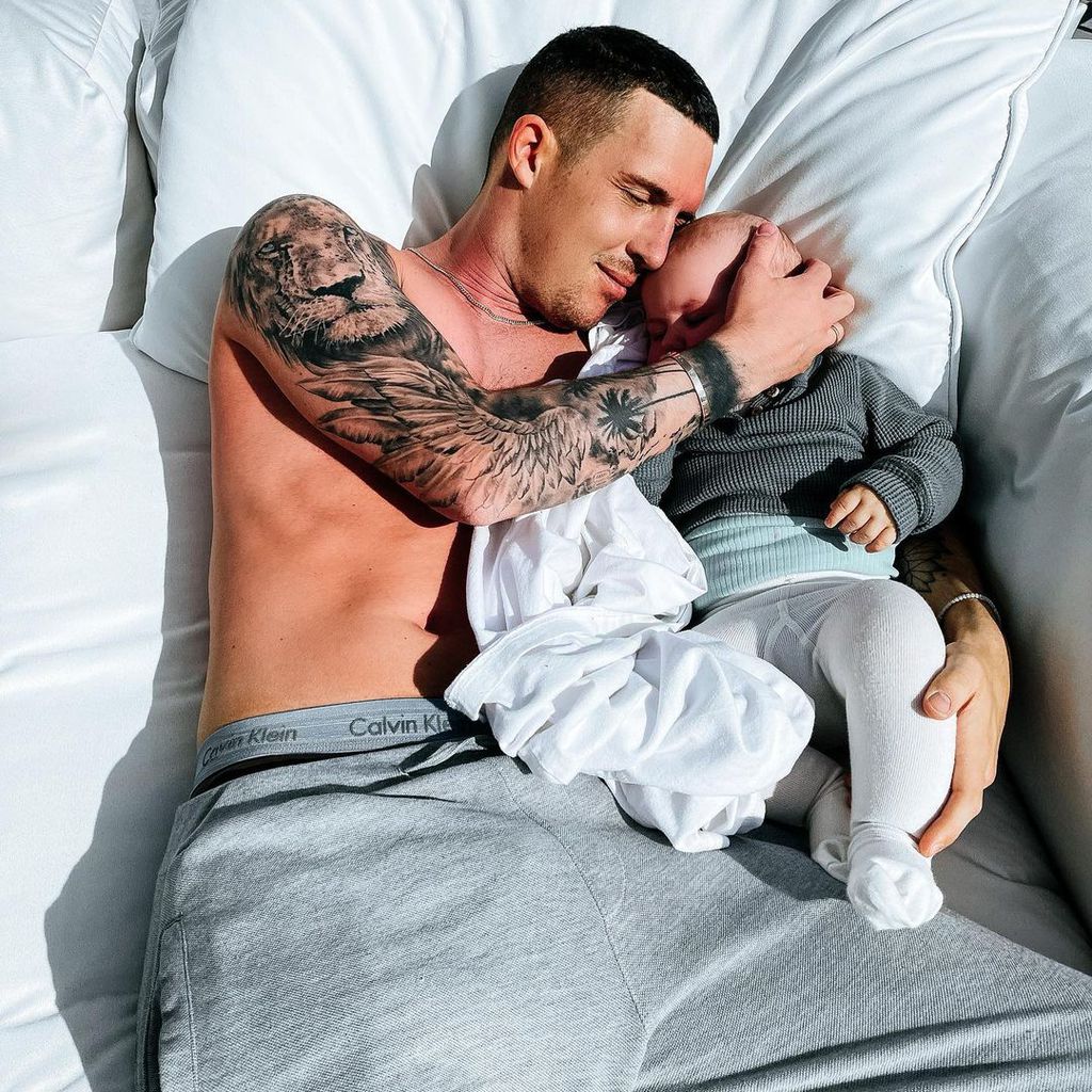 Tobias Wolf mit seinem Sohn Lyan River