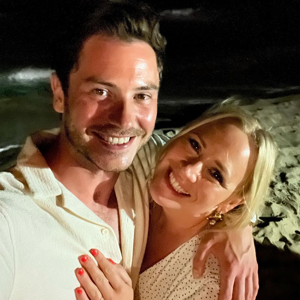 Toby-Alexander Smith und Amy Walsh bei ihrer Verlobung, 2022