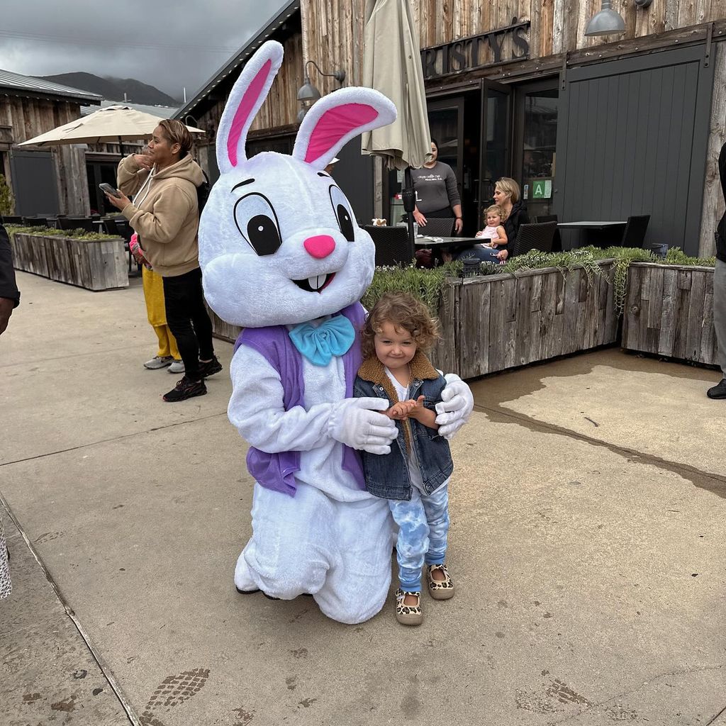 Ashley Tisdales Tochter Jupiter Iris, April 2024