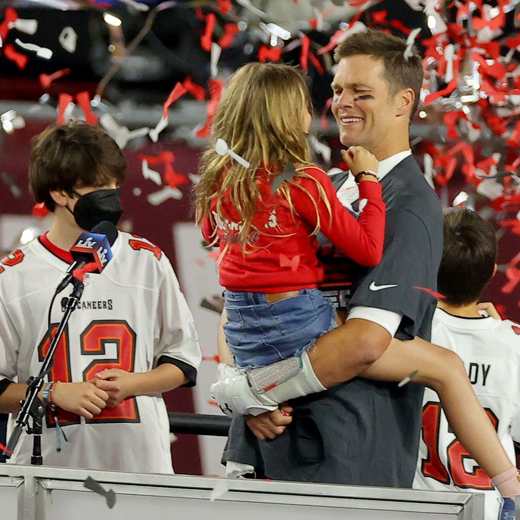 Tom Brady mit seiner Tochter Vivian und seinen Söhnen John und Benjamin