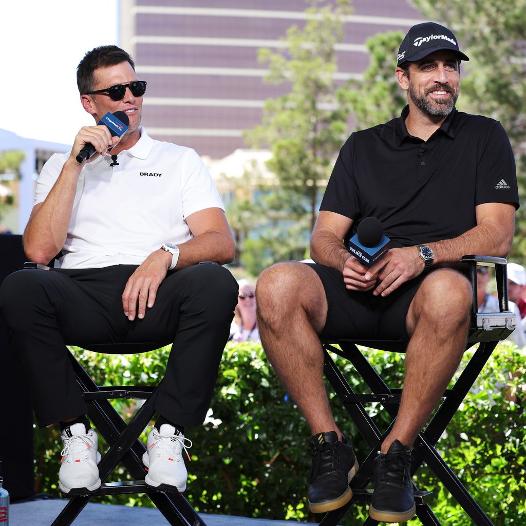 Tom Brady und Aaron Rodgers bei einer Pressekonferenz, Juni 2022