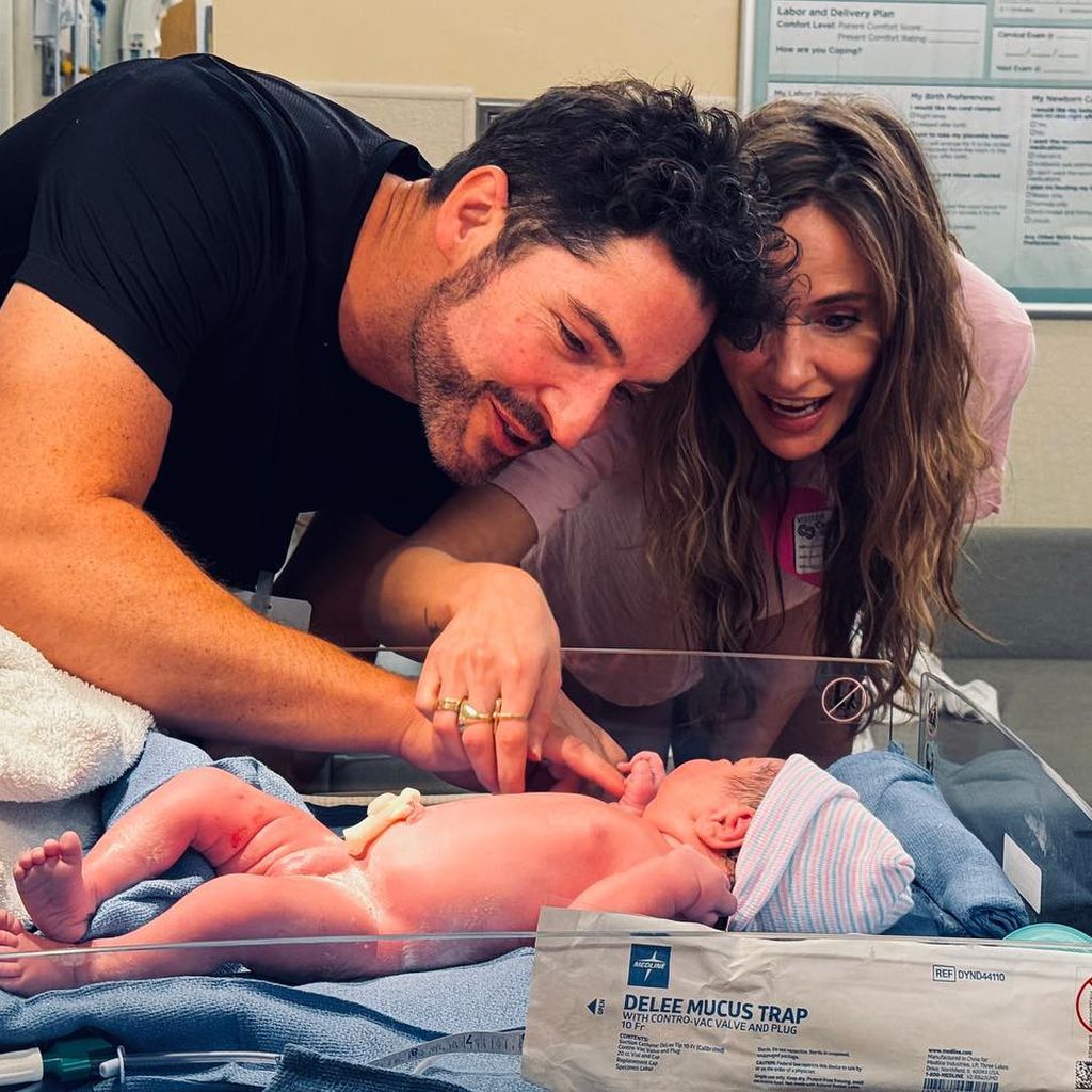 Tom Ellis und  Meaghan Oppenheimer mit Tochter