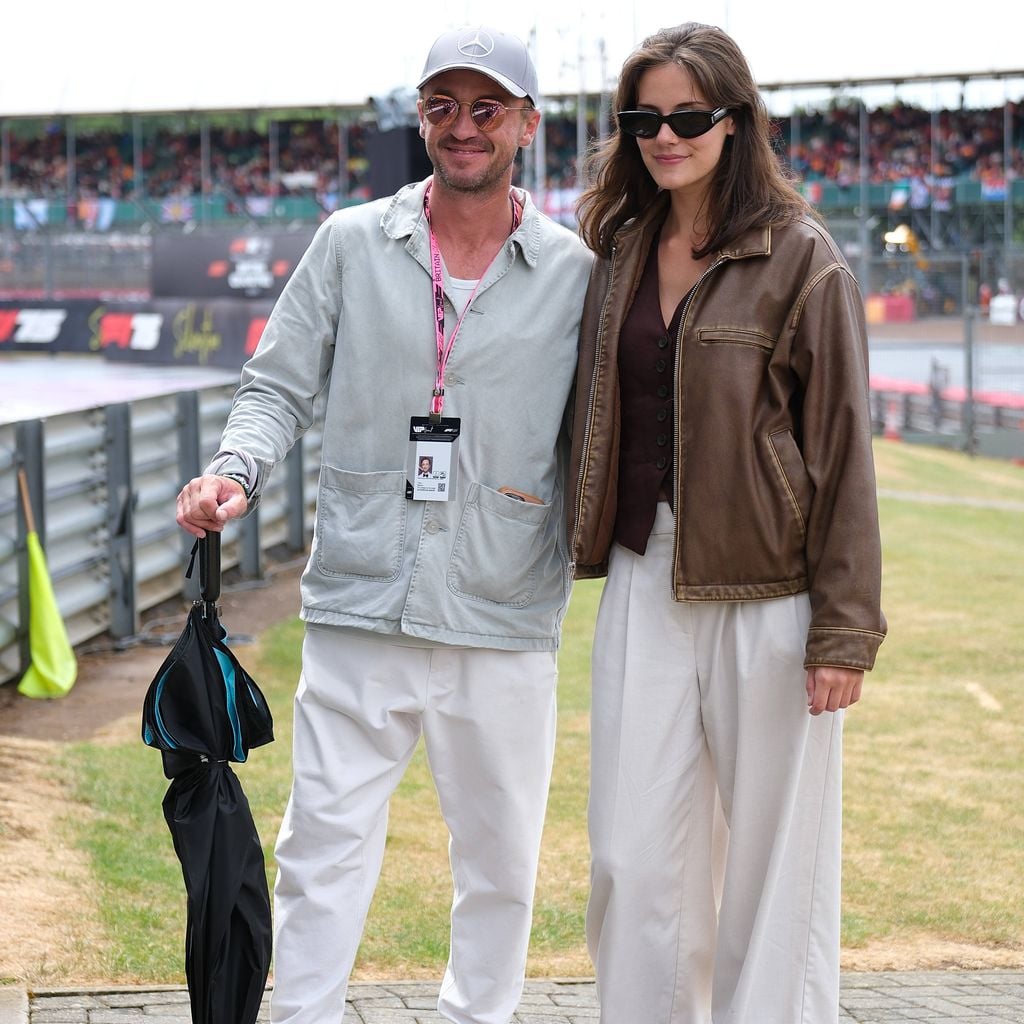 Tom Felton und Roxanne Dayna beim Großen Preis von Großbritannien in Silverstone, Juli 2025