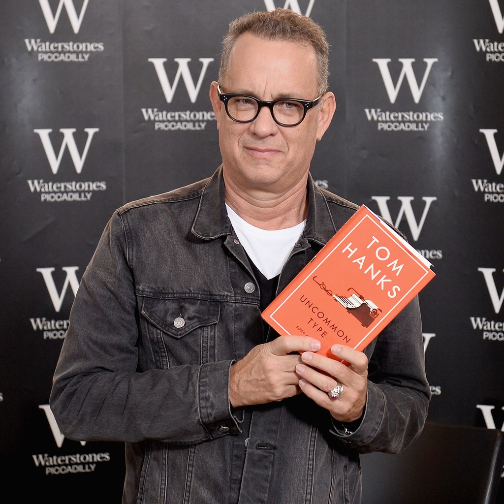 Tom Hanks mit seinem ersten Buch "Uncommon Type"