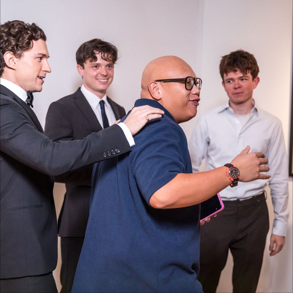 Tom Holland mit seinen Brüdern und "Spiderman"-Star Jacob Batalon