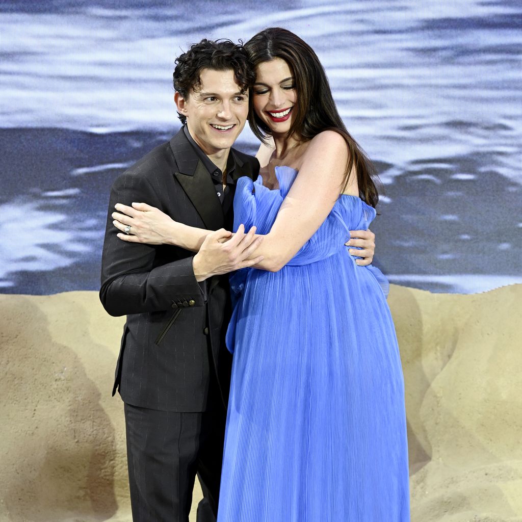 Tom Holland und Anne Hathaway bei der Weltpremiere von "The Odyssey" in London