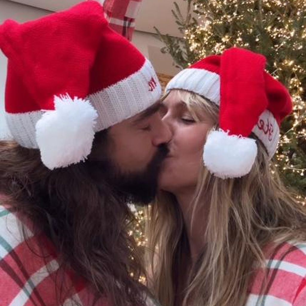 Tom Kaulitz und Heidi Klum unter dem Mistelzweig, Dezember 2025