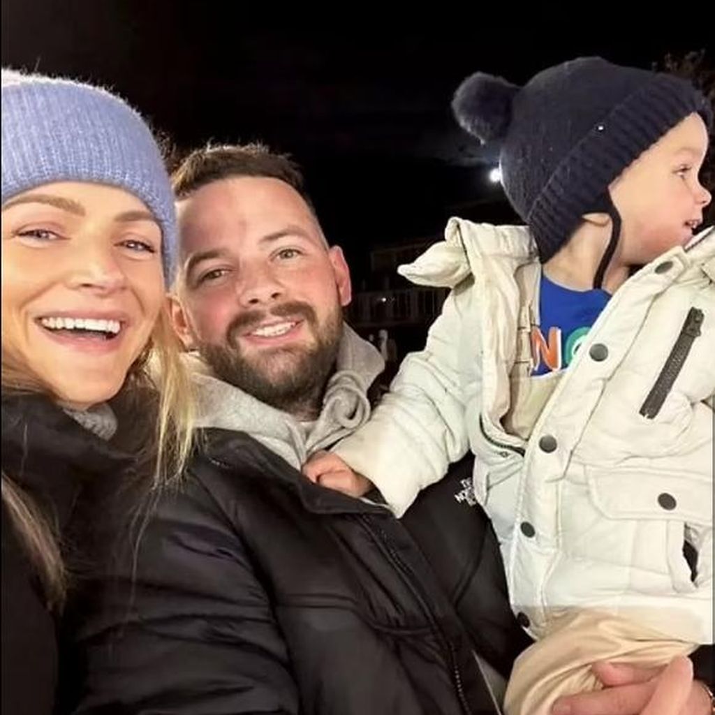 Tom Mann, Sänger, mit seinem Sohn Bowie und Freundin Leanne