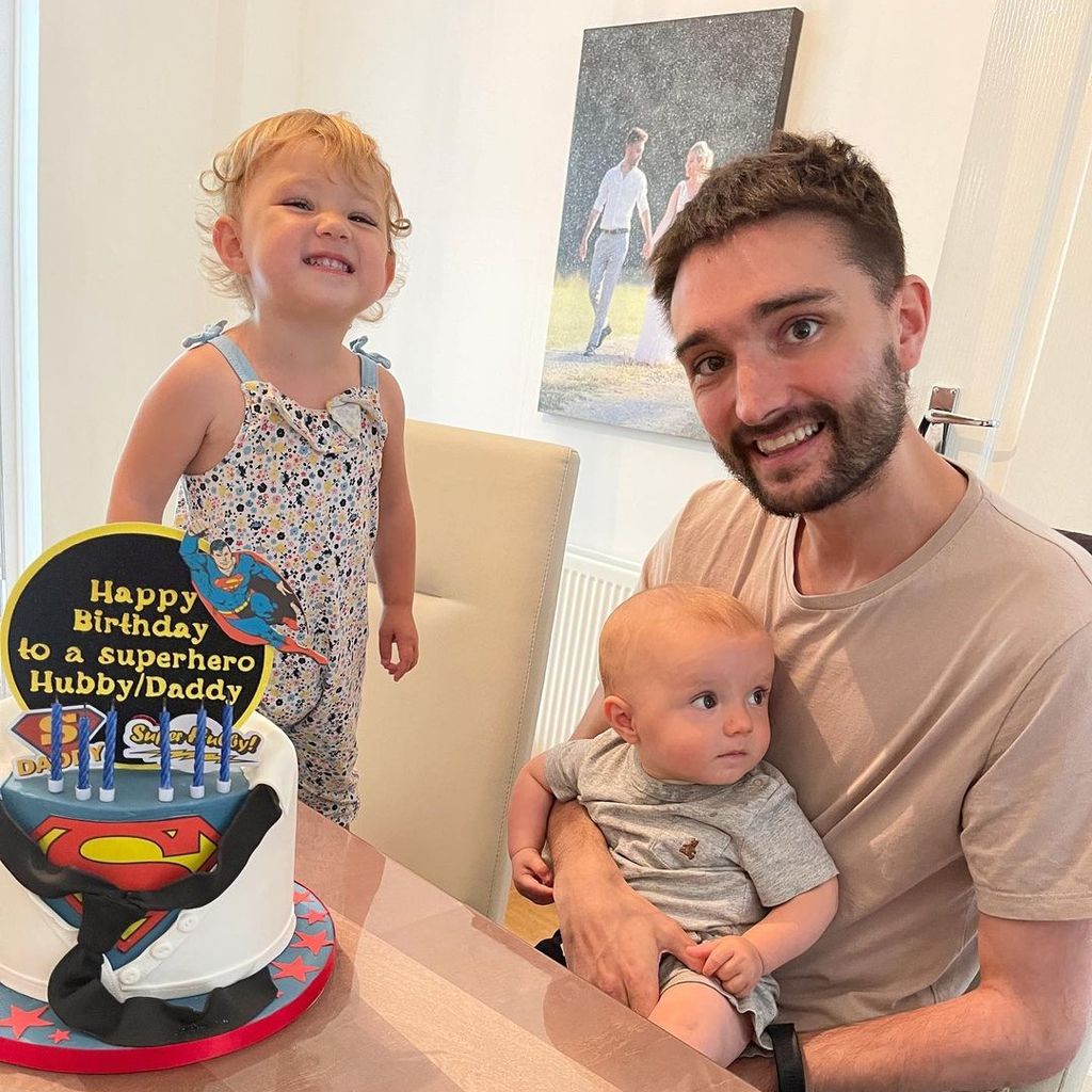 Tom Parker mit seinen Kindern Aurelia Rose und Bodhi