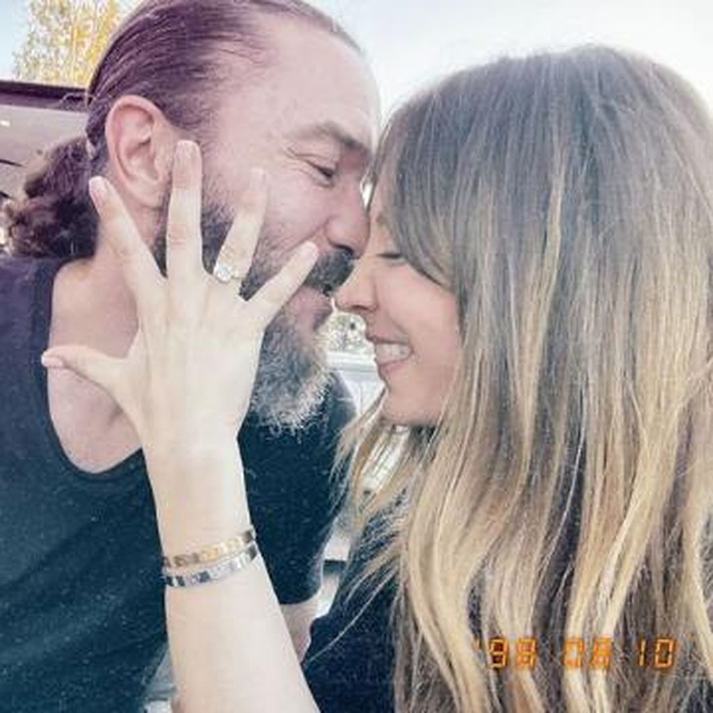 Tom Pelphrey und Kaley Cuoco im August 2024
