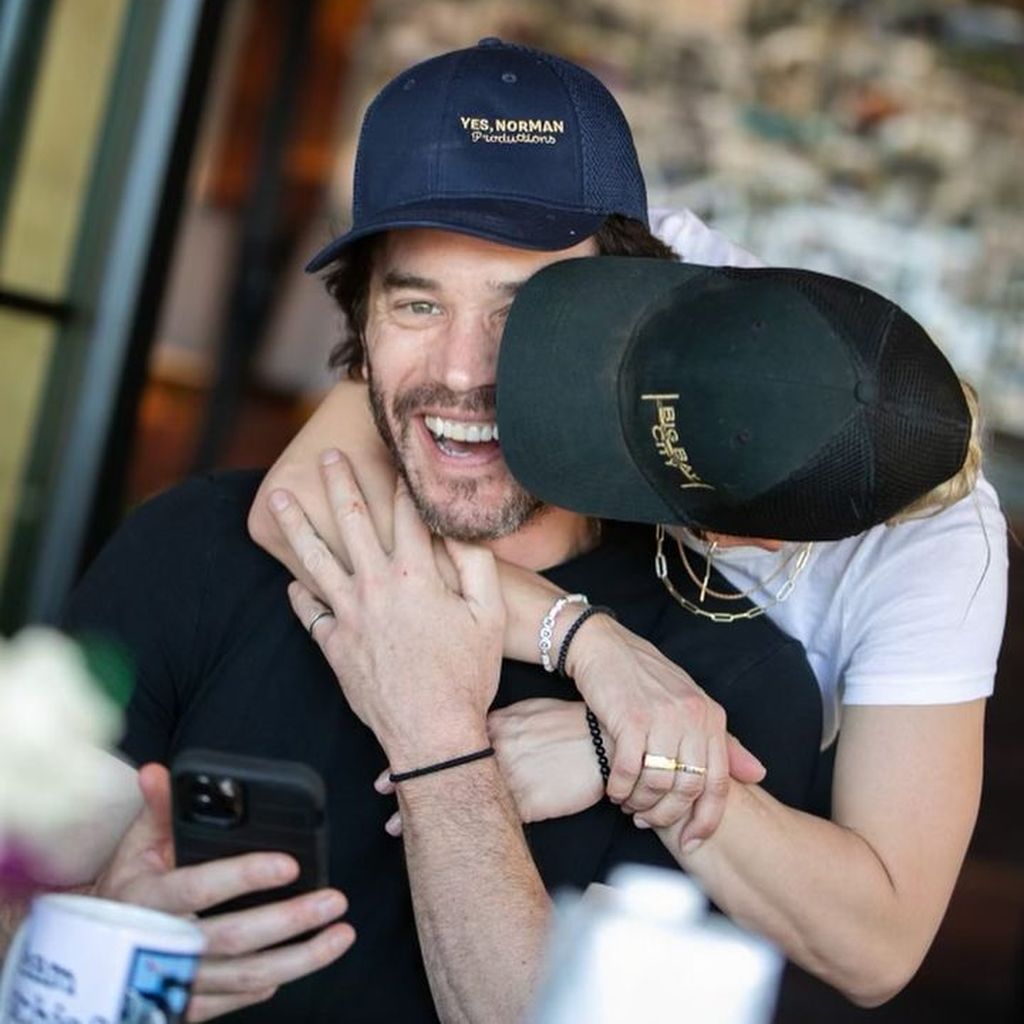 Tom Pelphrey und Kaley Cuoco