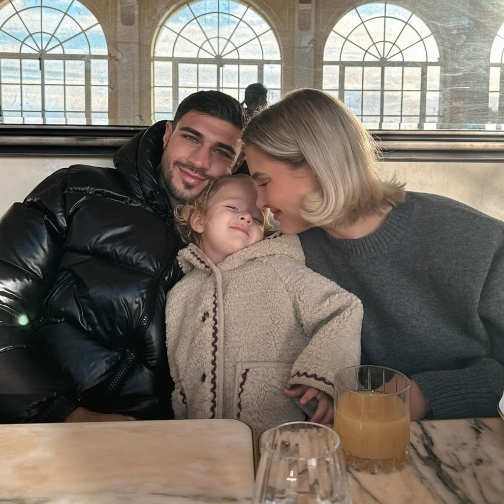 Tommy Fury und Molly-Mae Hague mit Tochter Bambi
