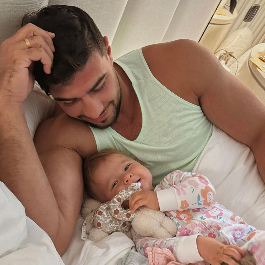 Tommy Fury und seine Tochter Bambi