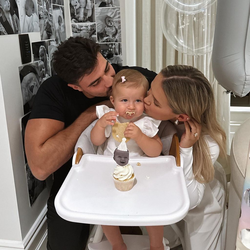Tommy Fury und Molly-Mae Hague mit ihrer Tochter Bambi im Januar 2024