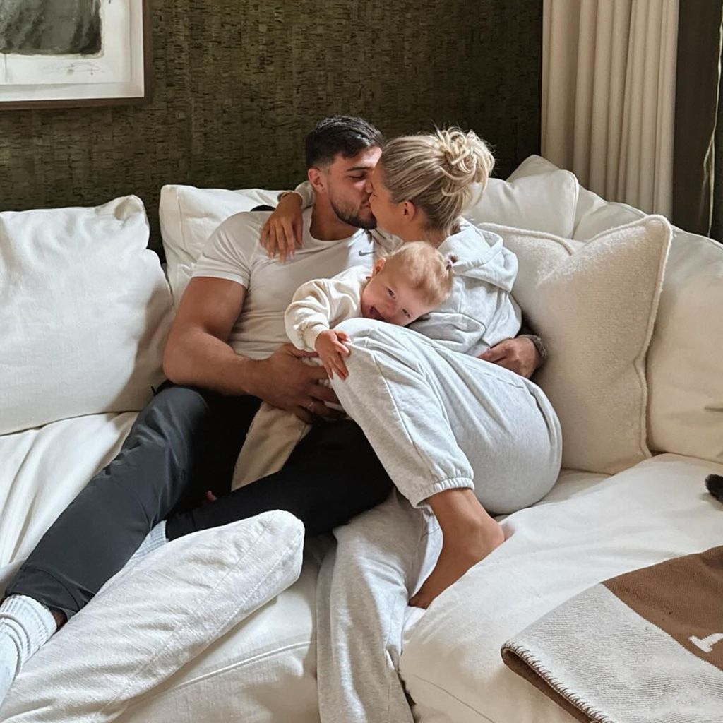 Tommy Fury und Molly-Mae Hague mit Tochter Bambi, im Mai 2024
