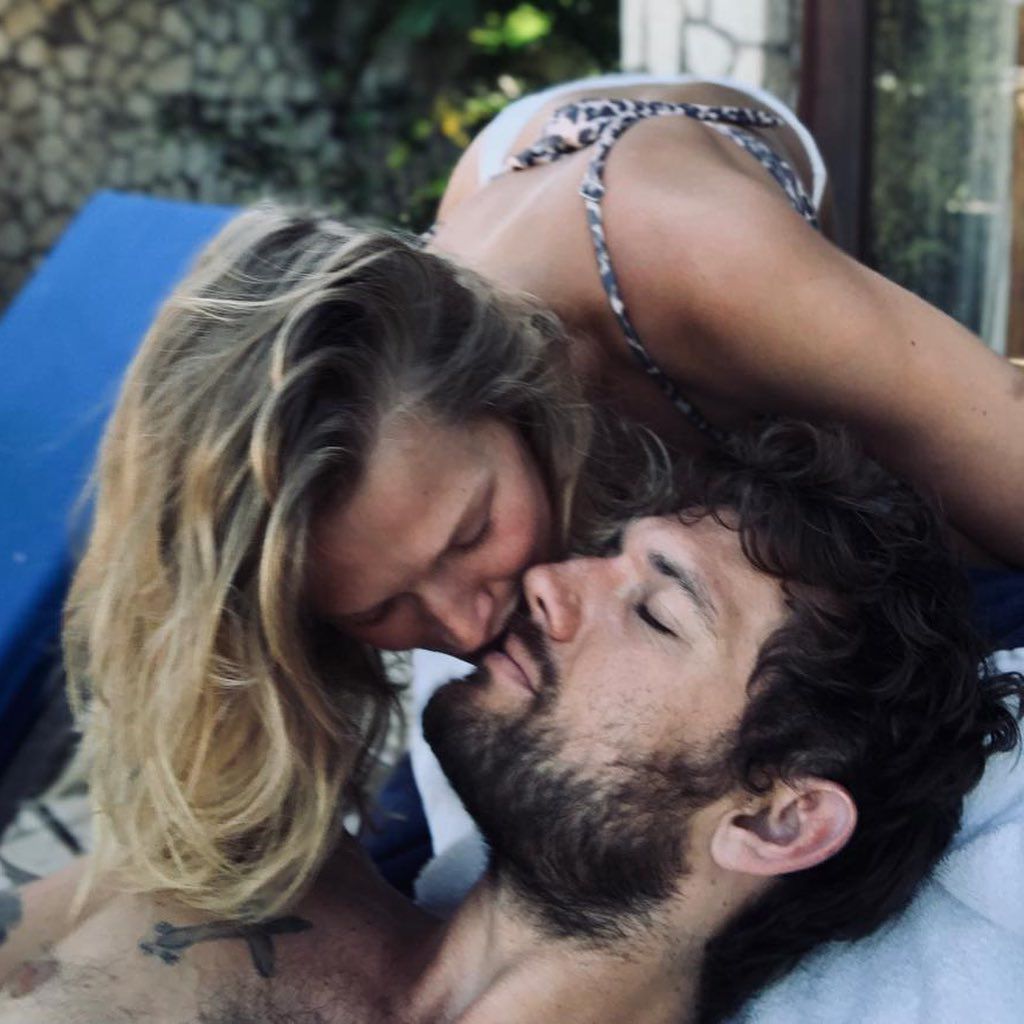 Toni Garrn und Alex Pettyfer im Dezember 2021 auf Jamaika