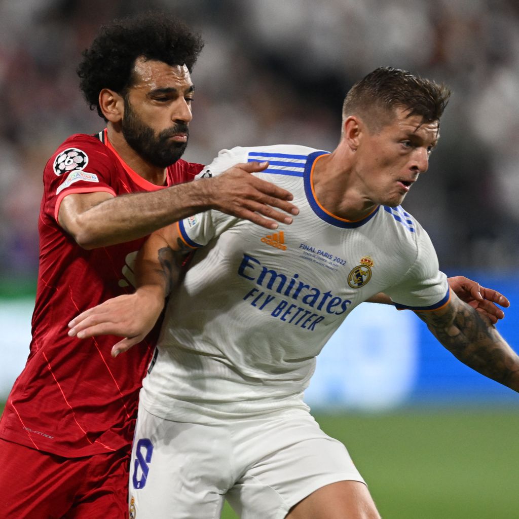 Toni Kroos im Zweikampf mit Mohamed Salah