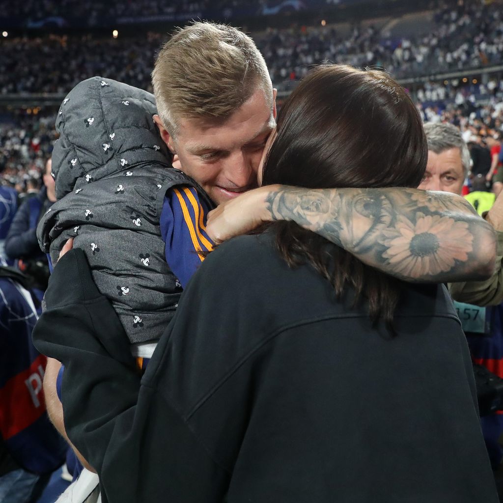 Toni Kroos mit seiner Familie, Fußballprofi