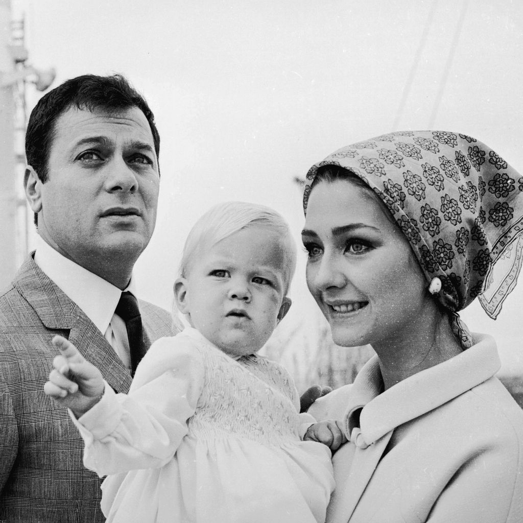 Tony Curtis, Alexandra Curtis und Christine Kaufmann 1965 in Southampton