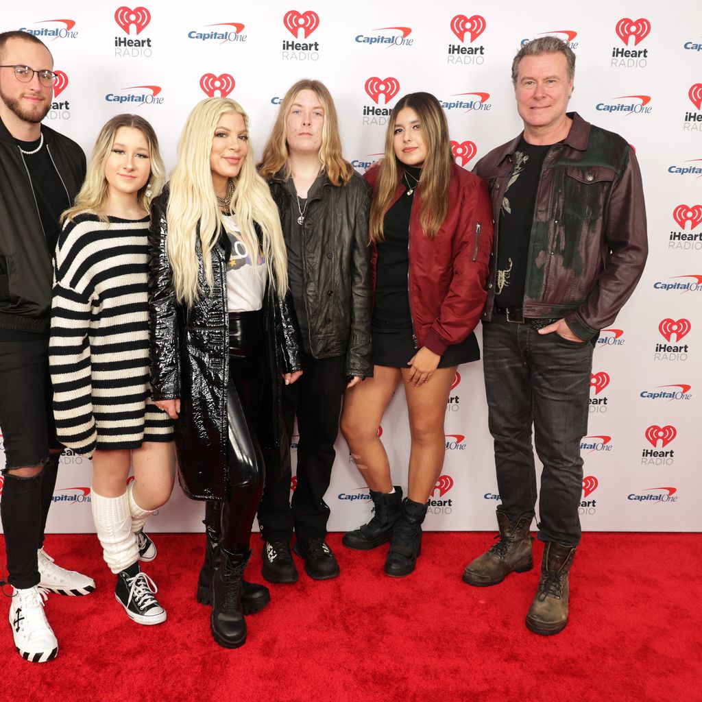 Tori Spelling mit ihrer Familie im Januar 2023