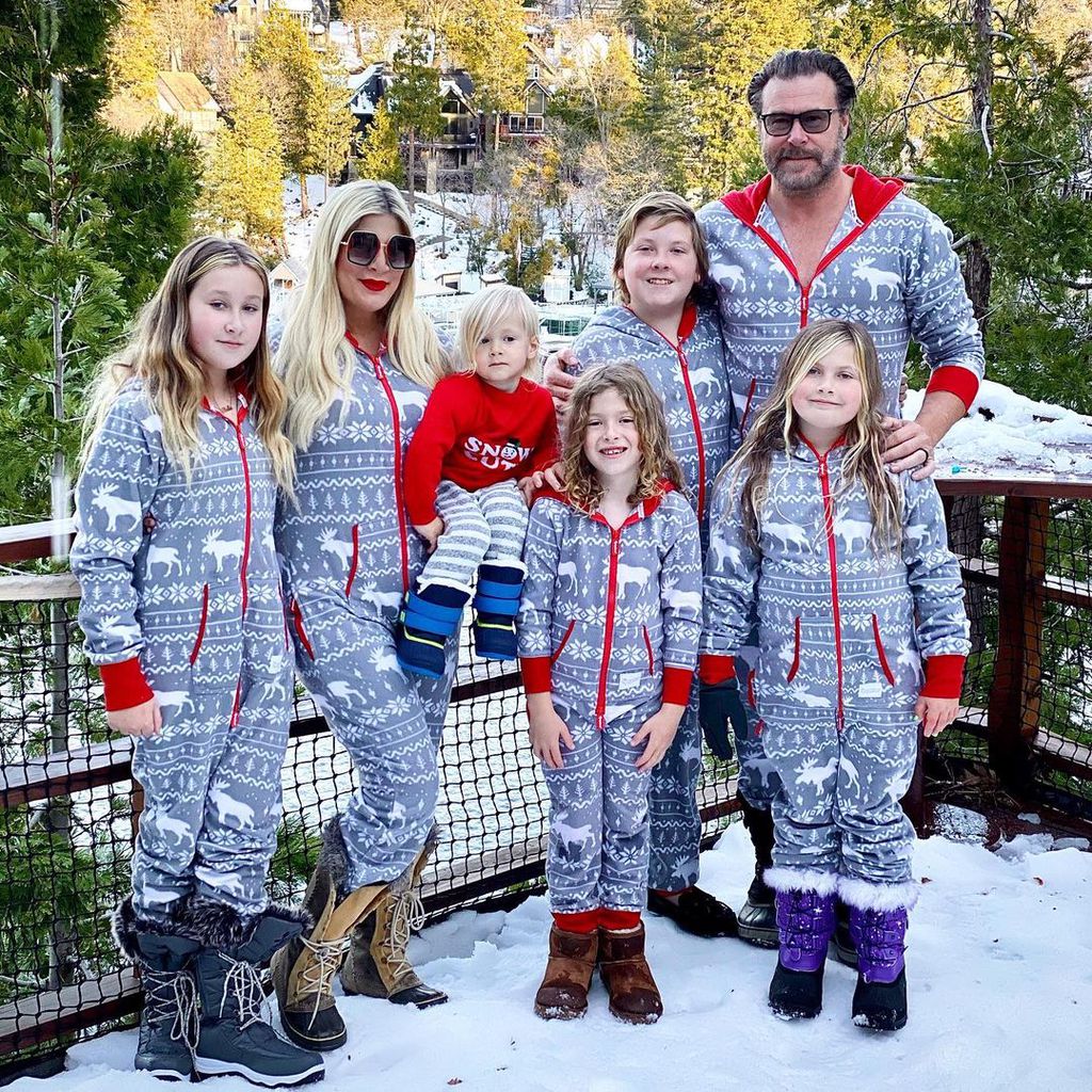 Tori Spelling mit ihrem Ehemann Dean McDermott und den gemeinsamen Kindern