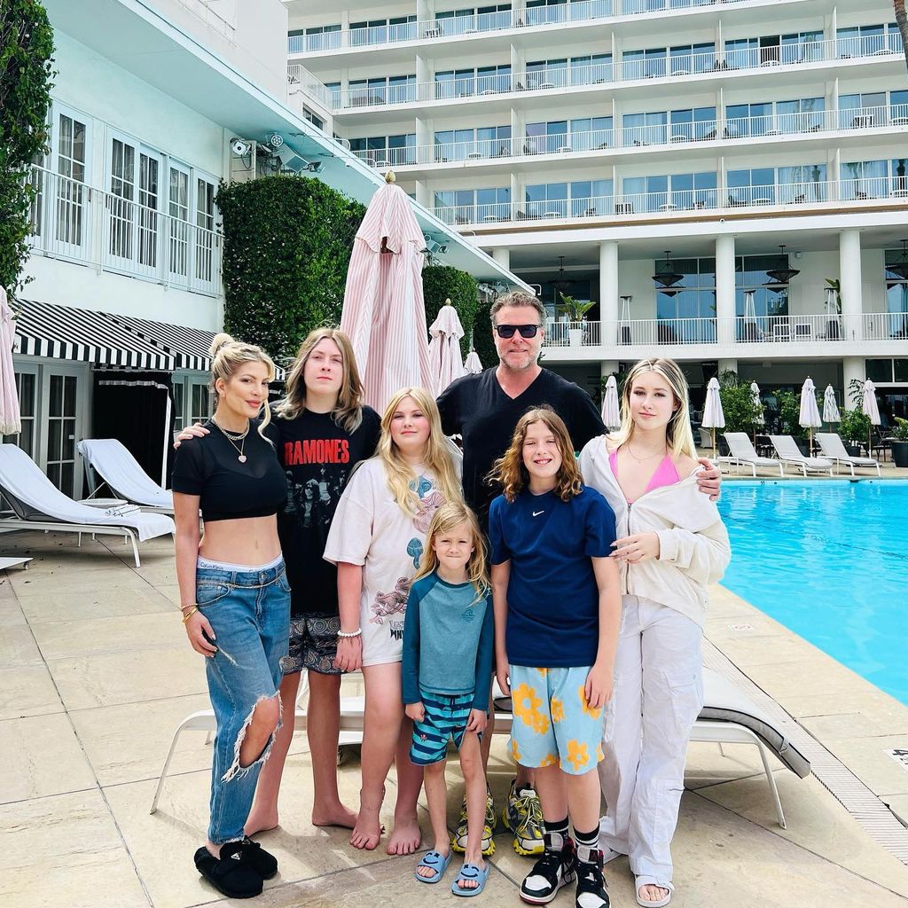 Tori Spelling und Dean McDermott mit ihren fünf Kindern