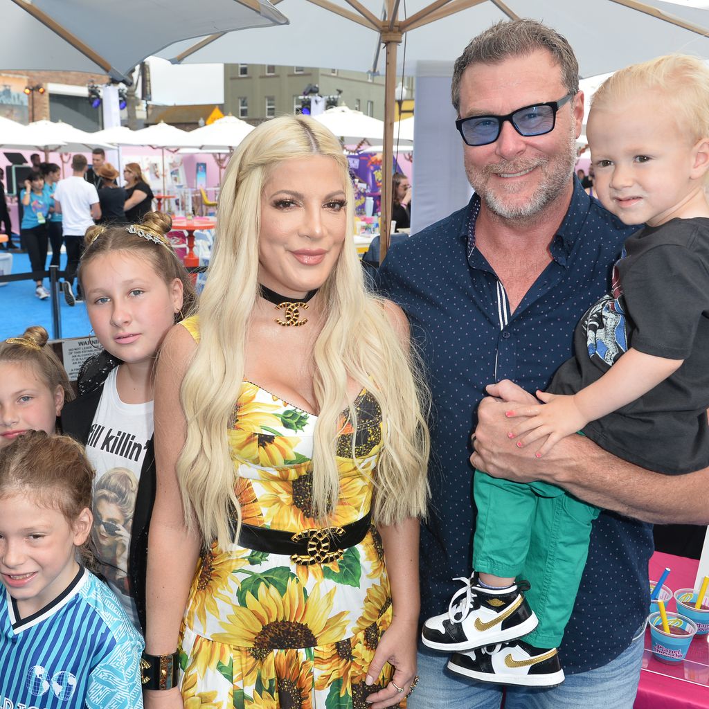 Tori Spelling und Dean McDermott mit ihren Kids