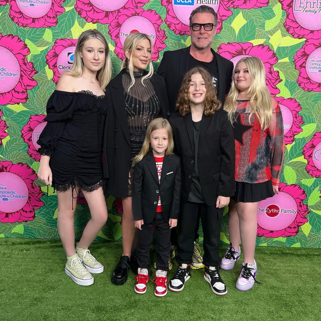 Tori Spelling und Dean McDermott mit ihren Kindern