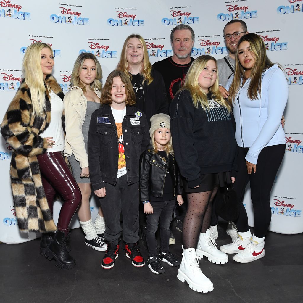 Tori Spelling und Dean McDermott mit ihren Kindern, Dezember 2022