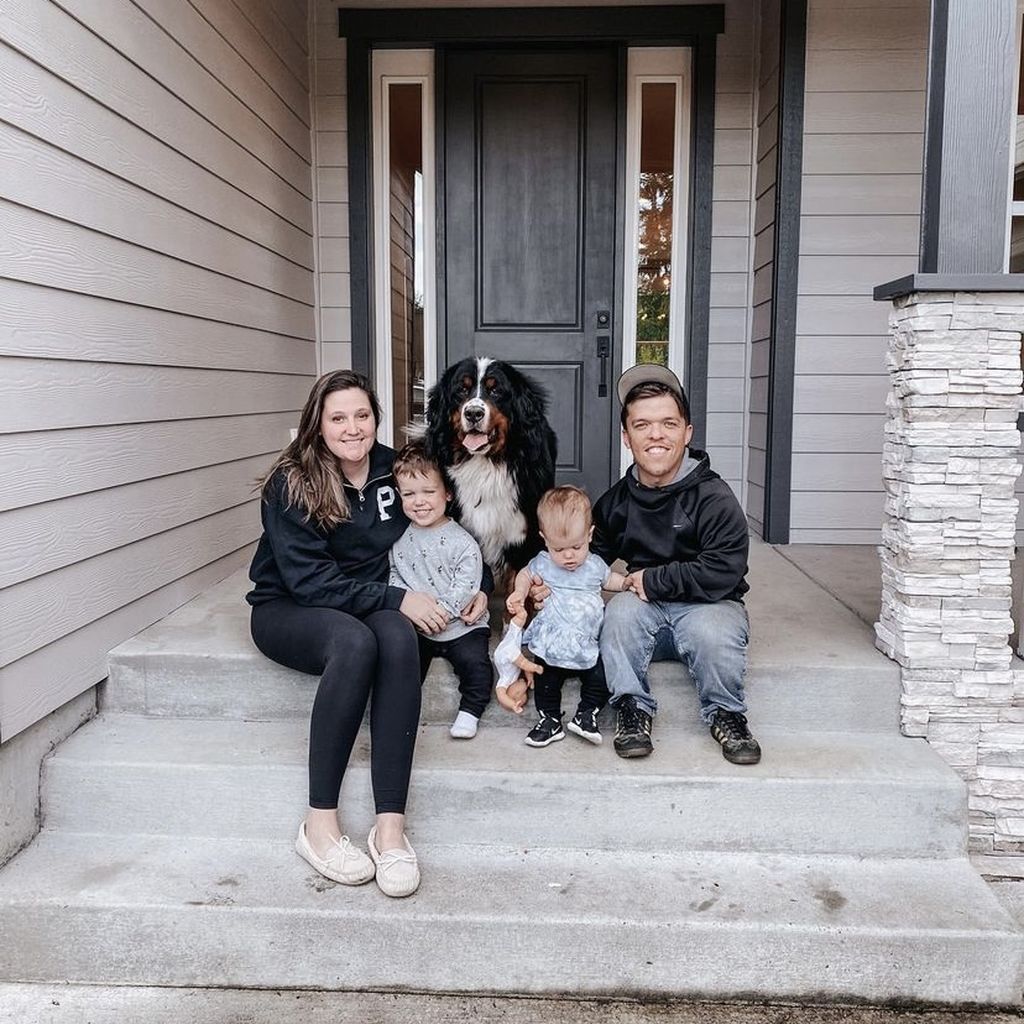 Tori und Zach Roloff mit ihren beiden Kindern